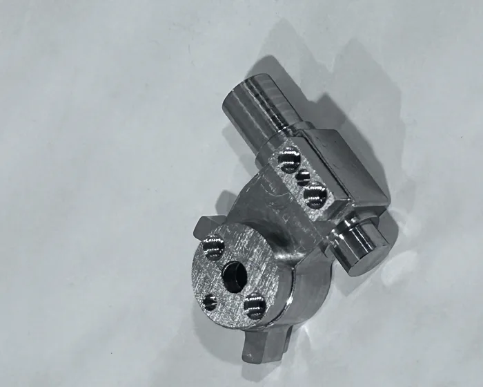 Ankle joint shaft, threaded and cross-drilled face